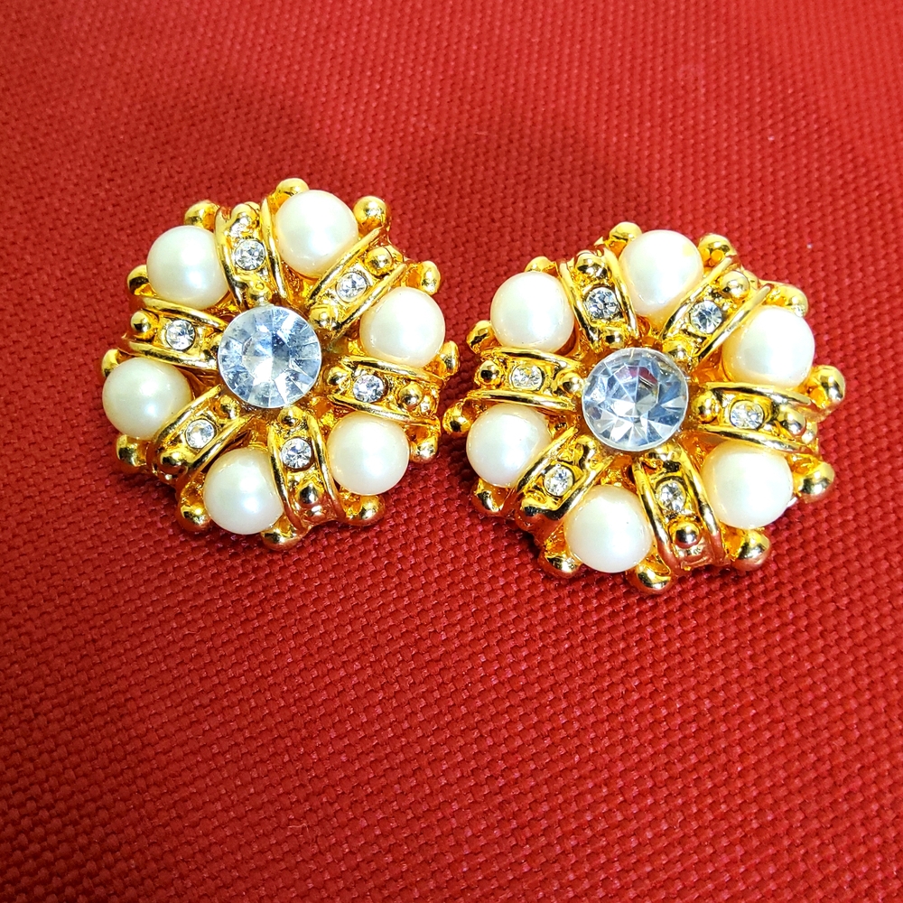 Two Sisters pearl/rhinestone clip-on earrings
